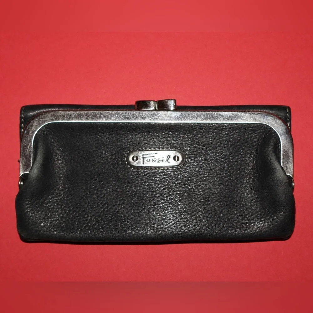 FOSSIL Olivia Checkbook Frame Kiss Lock Closure Black Leather Clutch - Picture 2 of 8